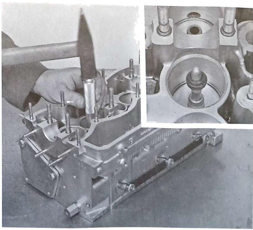 Montaggio anelli paraolio sui guidavalvola: foto principale (montaggio sulla testa) e dettaglio anello paraolio (in alto a destra); lubrificare le parti interessate prima del montaggio definitivo con olio motore.