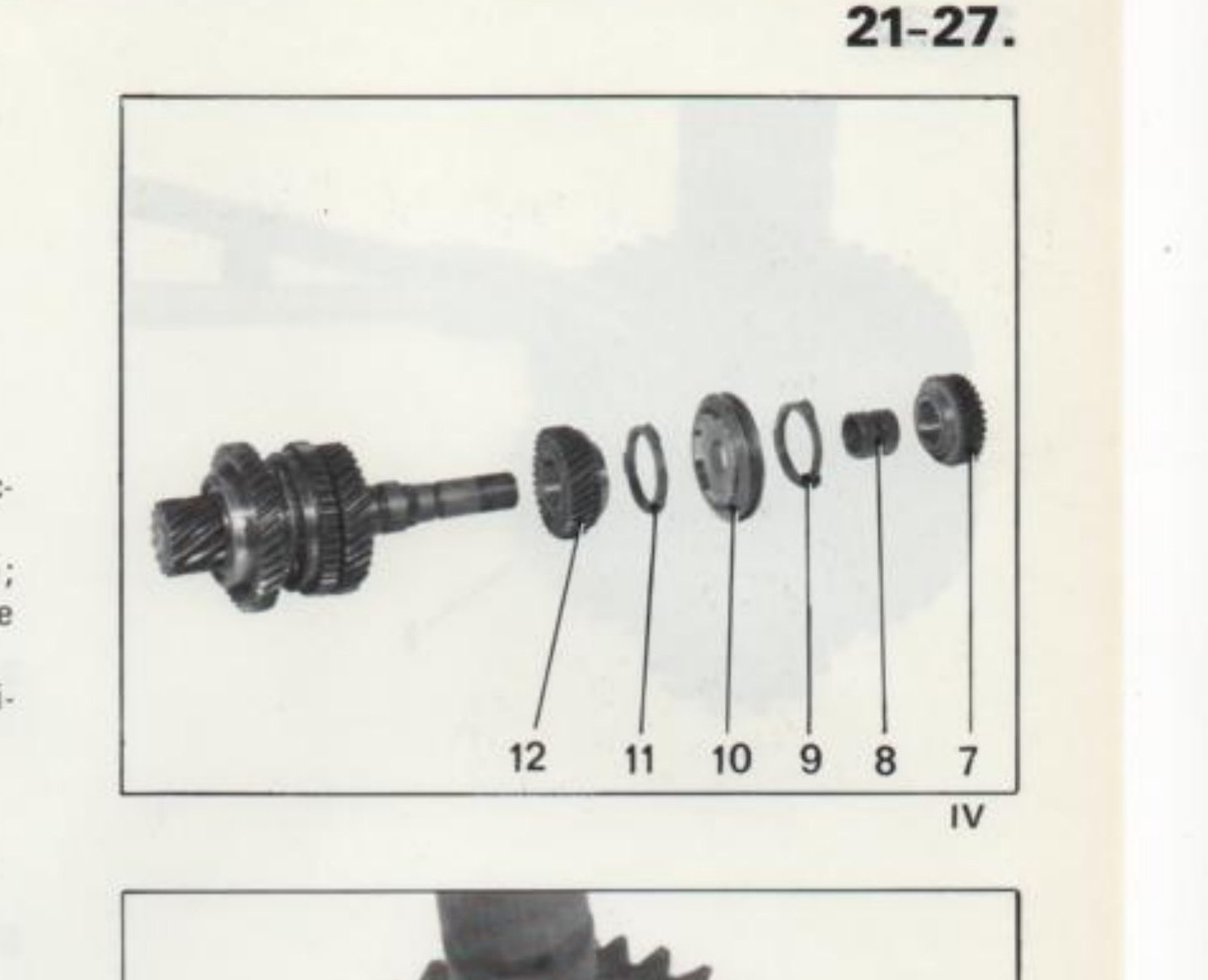 fig. IV — Albero secondario: ingranaggi 4ª e 3ª velocità, boccola, anelli di sincronizzazione, mozzo-manicotto (rif. 12, 11, 10, 9, 8, 7)