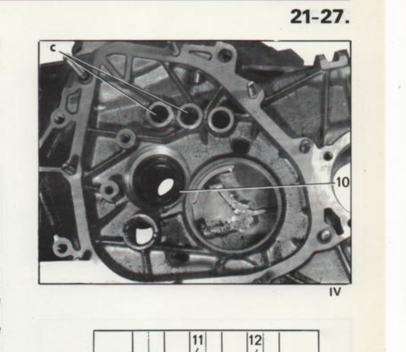 Fig. IV - Sede dei nottolini di bloccaggio aste e guarnizione (10)