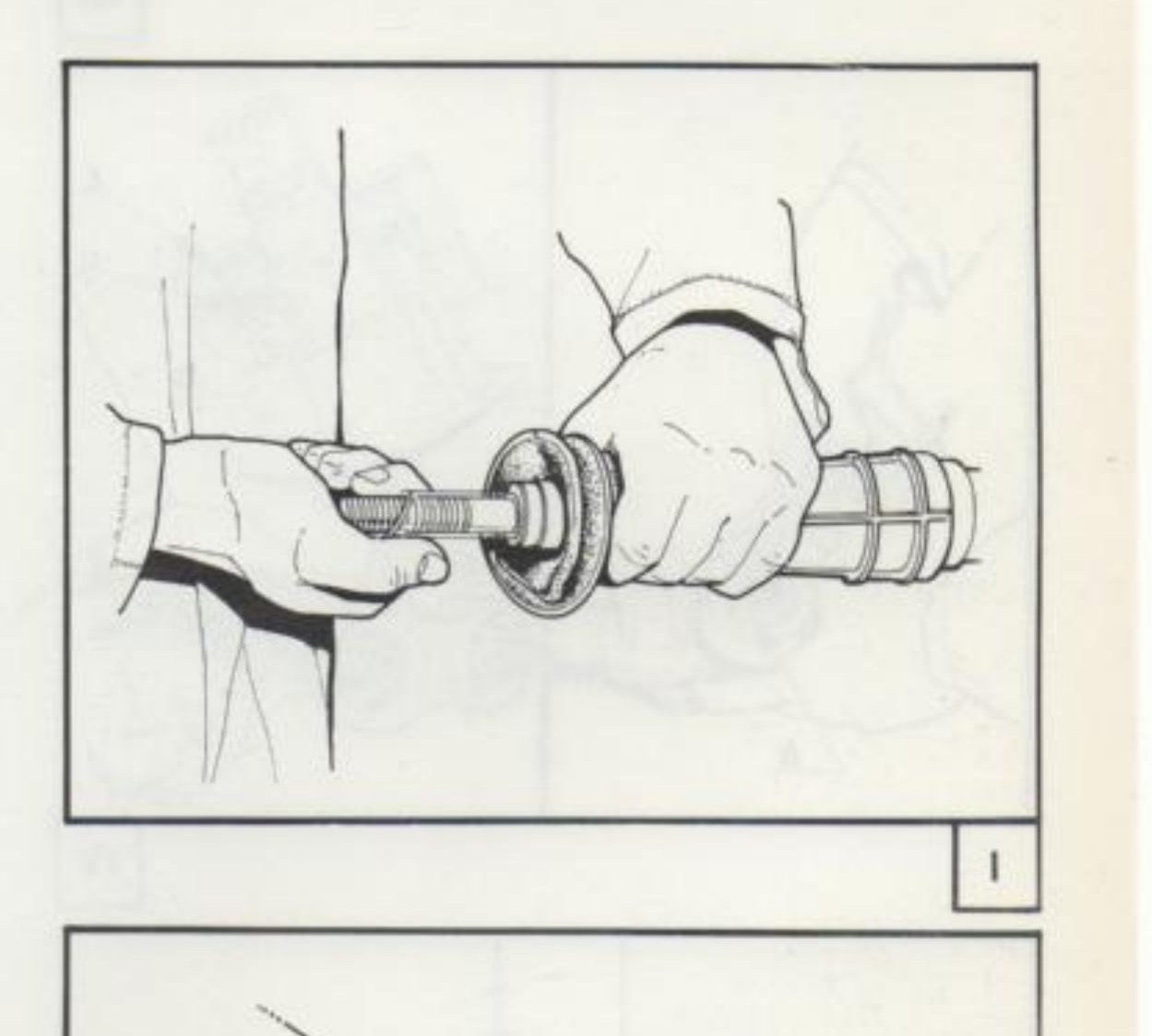 fig. I — Smontaggio-montaggio cuffia di protezione dal tirante laterale