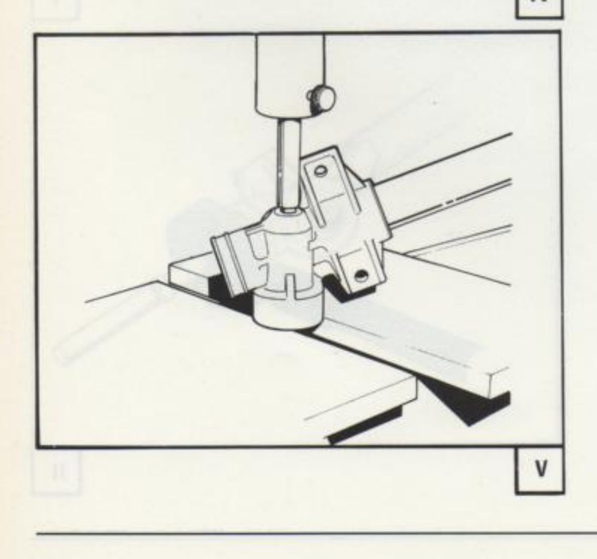 fig. V — Estrazione pignone con i relativi cuscinetti alla pressa