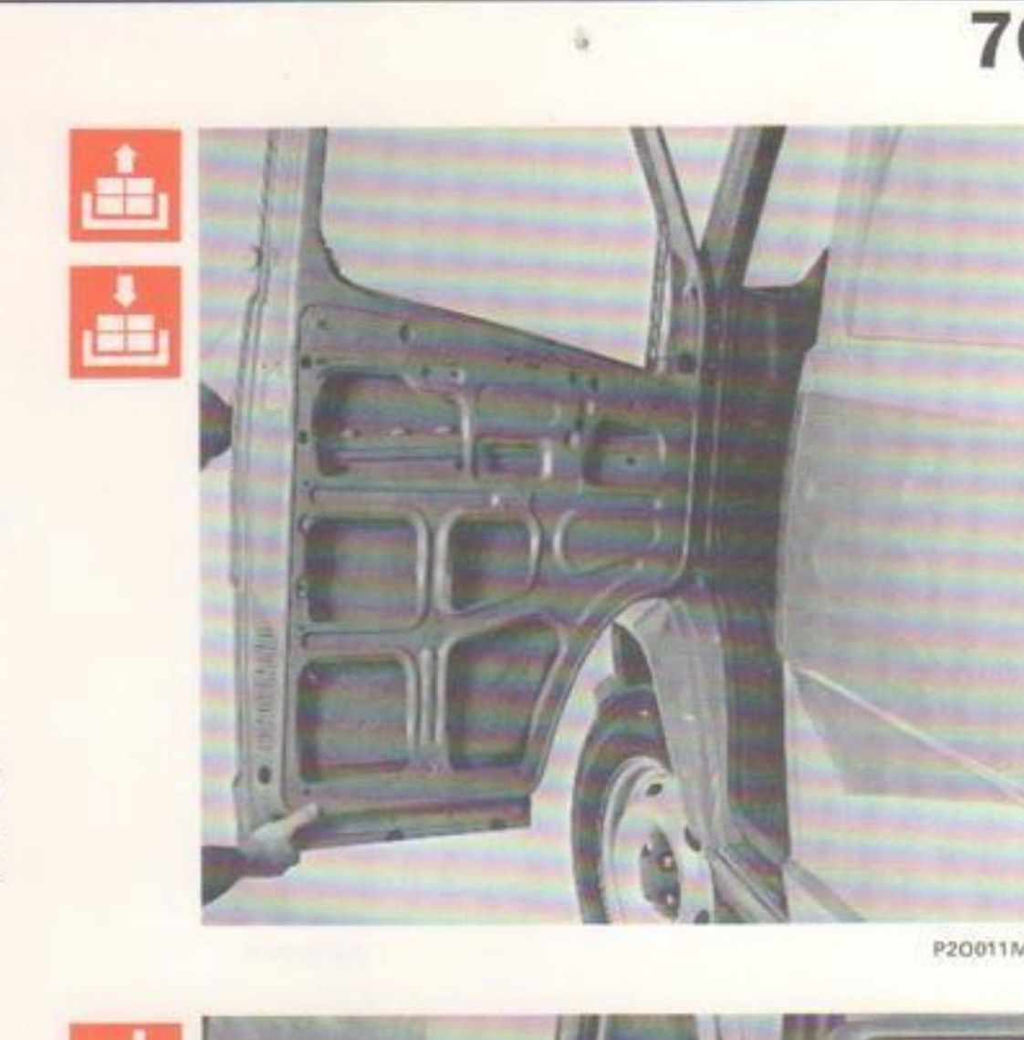 Porta laterale rimossa dalla vettura (P2O011M01)